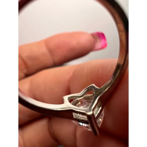 Cubic zirconia heart ring in sterling silver size 9 - Picture 8 of 11